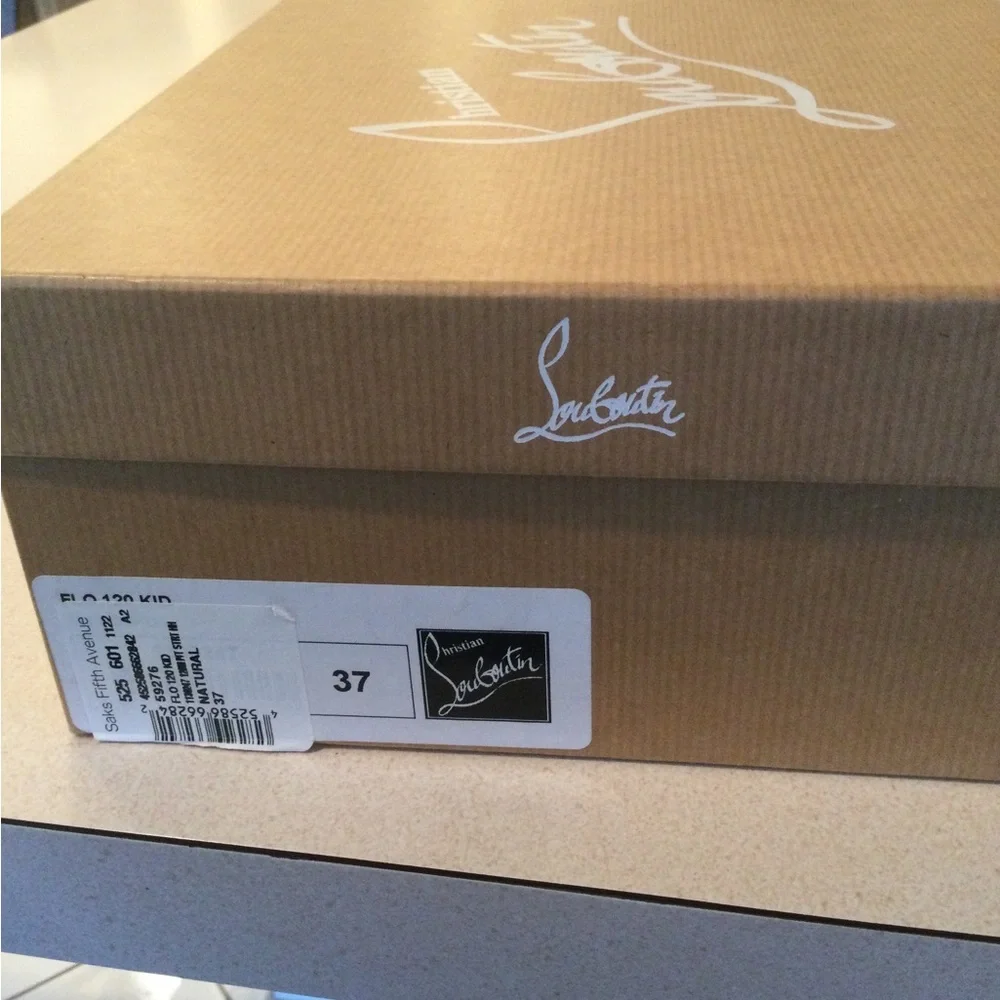 CHRISTIAN LOUBOUTIN Nude Pumps - Picture 11 of 11